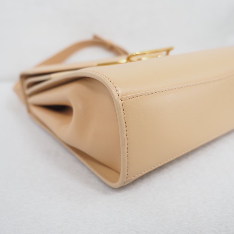 BV 牛皮 the clip 金扣單肩包-7