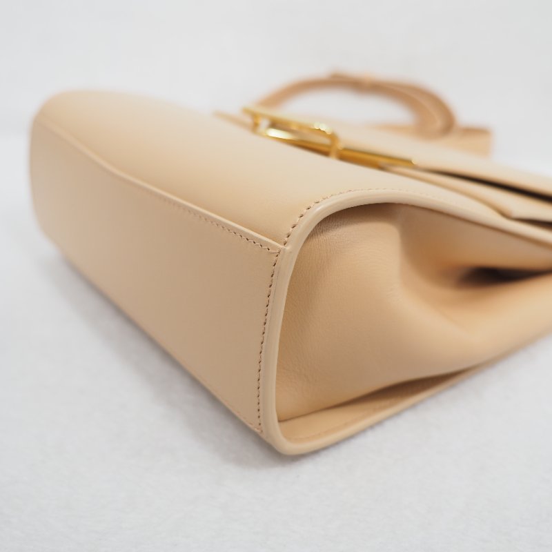 BV 牛皮 the clip 金扣單肩包-8