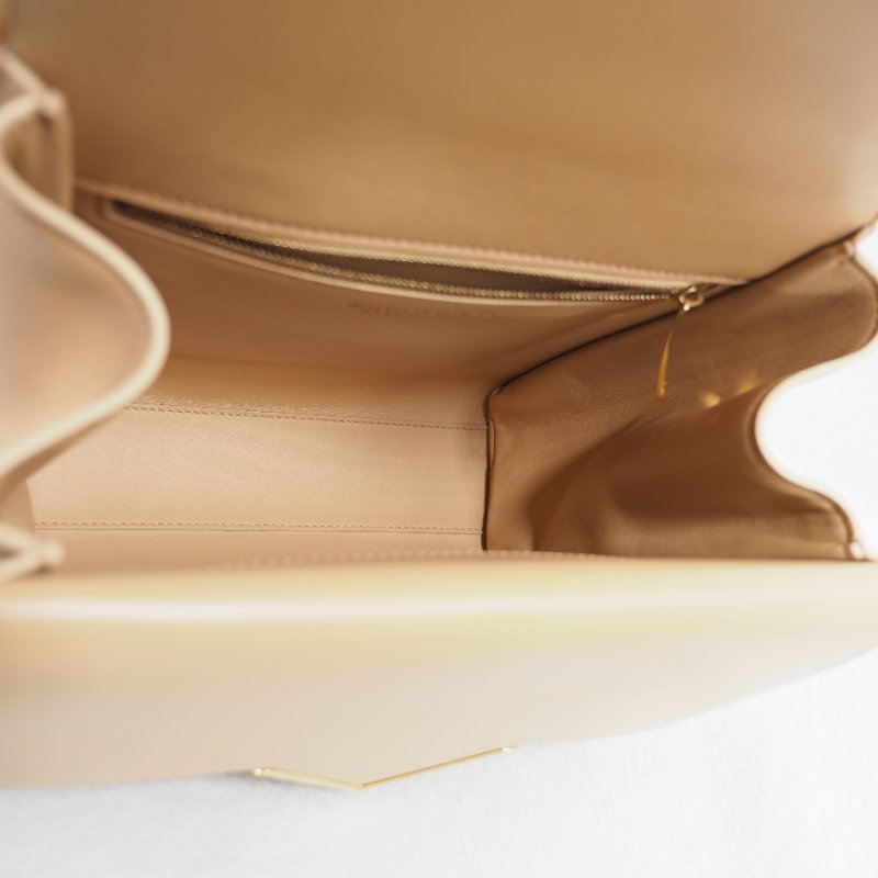 BV 牛皮 the clip 金扣單肩包-12