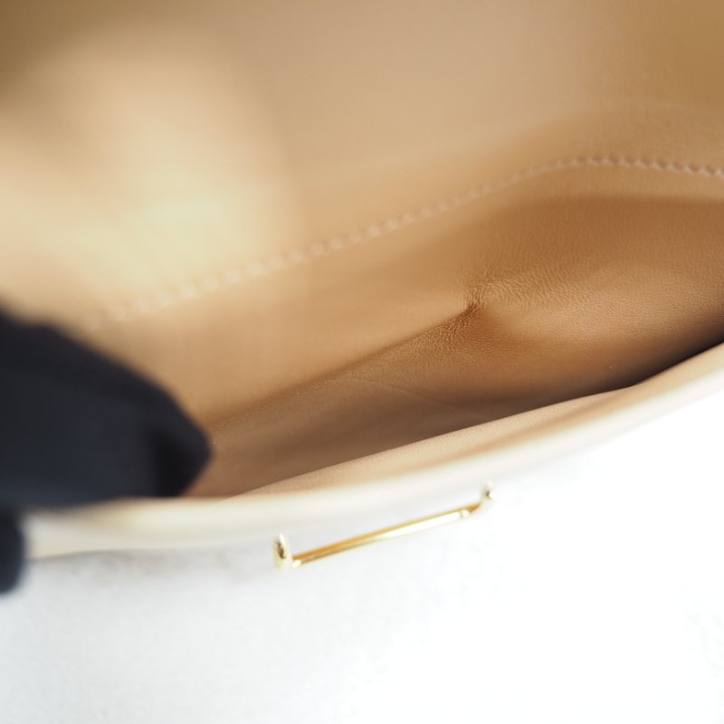 BV 牛皮 the clip 金扣單肩包-15