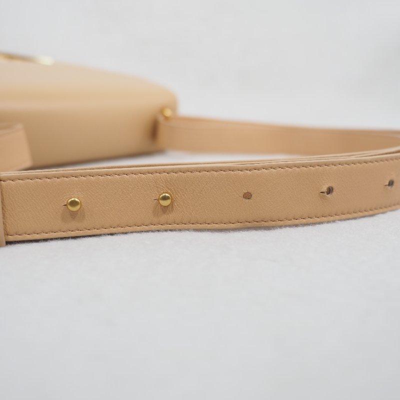 BV 牛皮 the clip 金扣單肩包-17