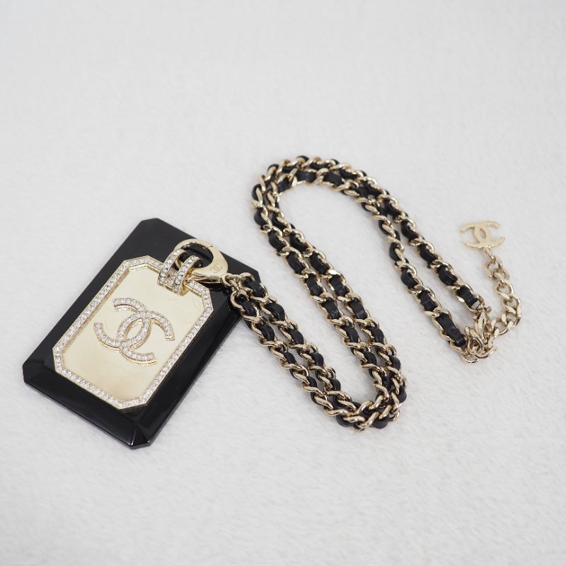 CHANEL B21A 掛頸閃石硬卡片套-1