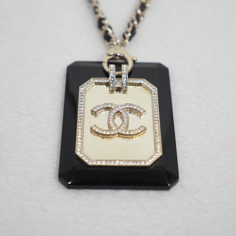 CHANEL B21A 掛頸閃石硬卡片套-2