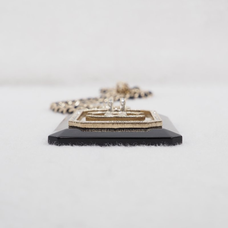 CHANEL B21A 掛頸閃石硬卡片套-7