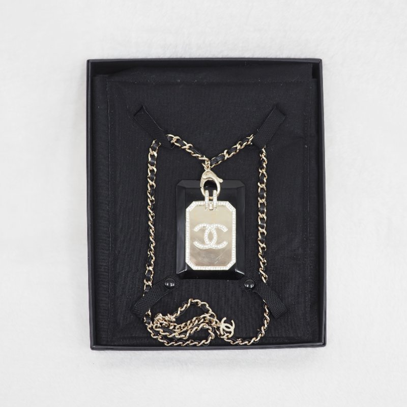 CHANEL B21A 掛頸閃石硬卡片套-11