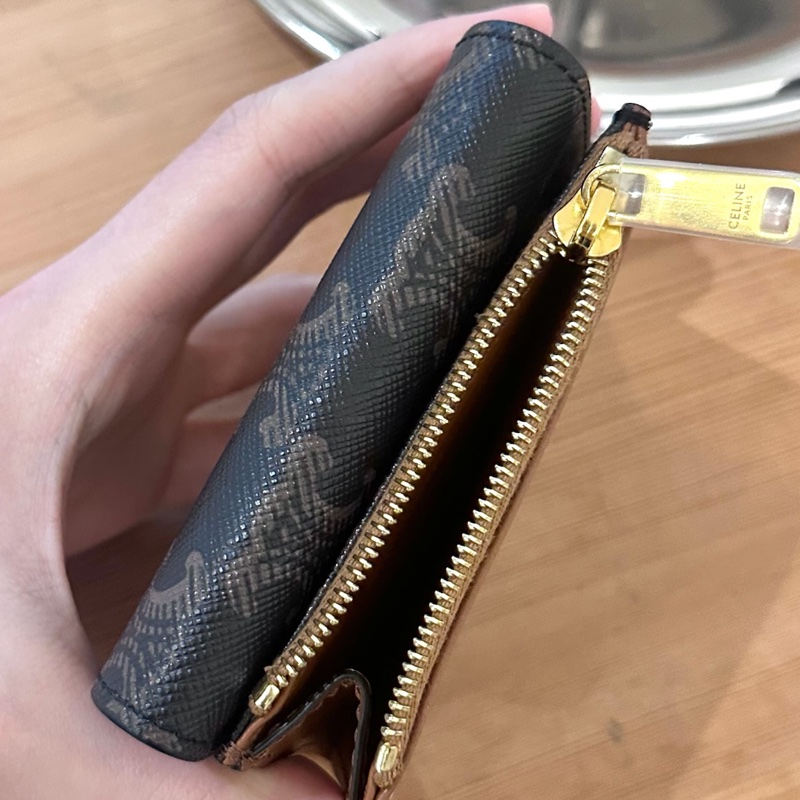 【全🆕】CELINE 凱旋門二合一錢包卡包金屬大鎖扣老花滿印合成革 銀包 card holder 女款 棕色-6