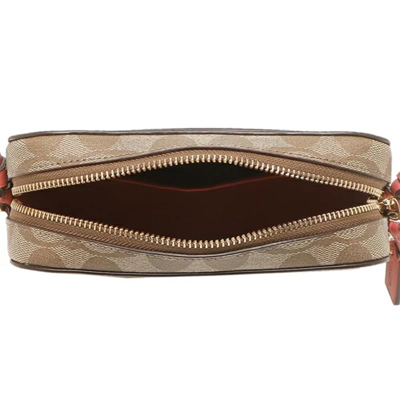 【COACH】滿版LOGO皮革斜背包-卡其桃-2