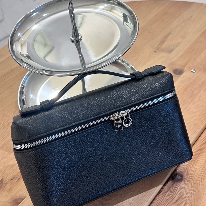 【全❤️】LP Loro Piana 飯盒包 ExtraPocket L19 黑色 銀扣手提包 單肩包-0
