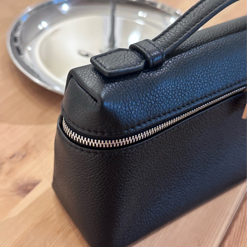 【全❤️】LP Loro Piana 飯盒包 ExtraPocket L19 黑色 銀扣手提包 單肩包-1