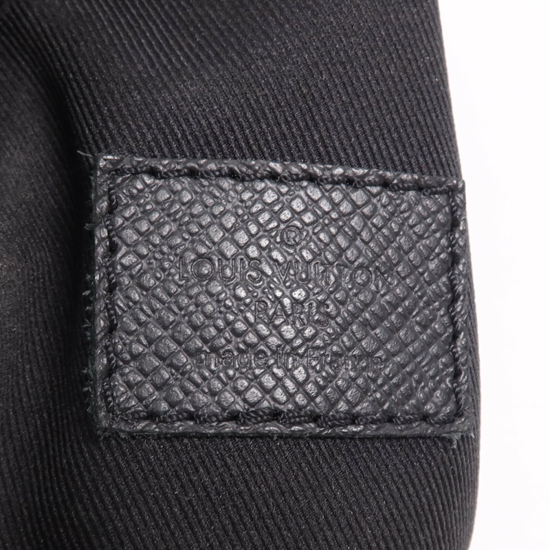 LOUIS VUITTON Taigarama Duo Slingbag銀扣肩背袋-11