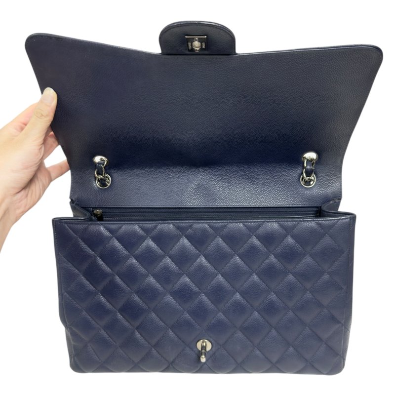 CHANEL Maxi 荔枝皮 特大號經典款 鏈條包-15