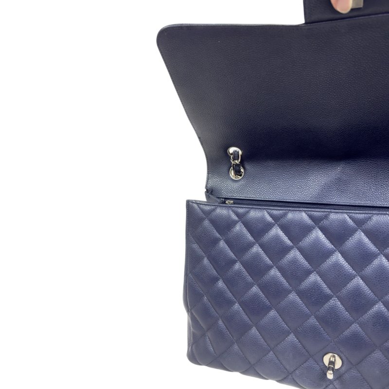 CHANEL Maxi 荔枝皮 特大號經典款 鏈條包-17