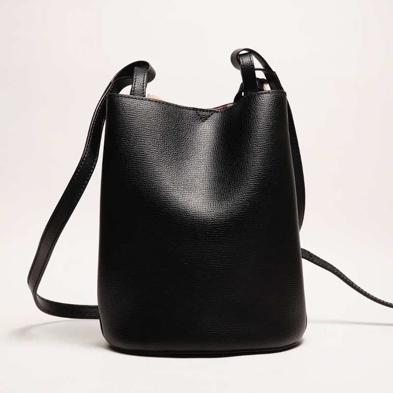 Burberry 雙面小水桶包（黑色/內裏格紋）-1