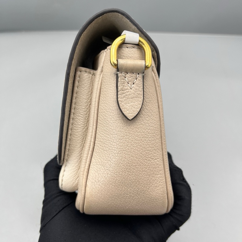 LV新款lockme單肩包奶茶色-2