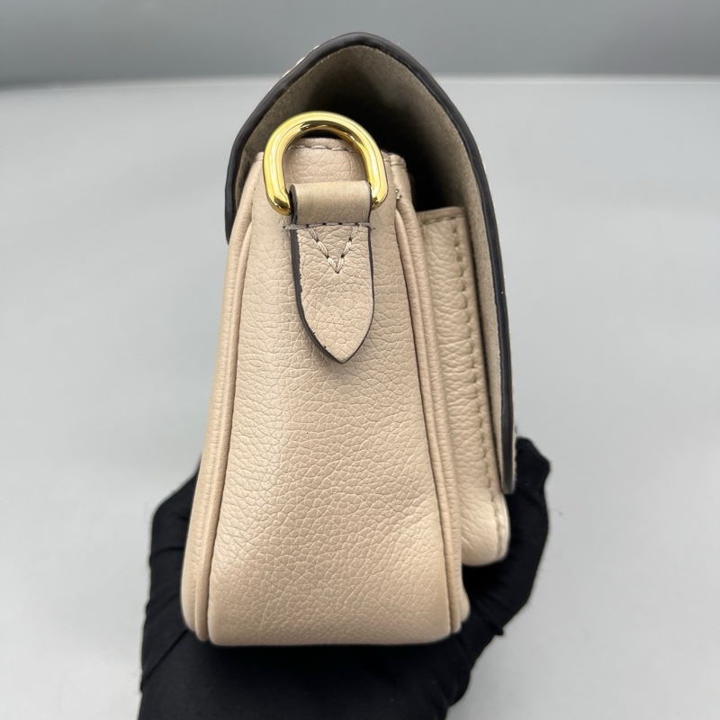 LV新款lockme單肩包奶茶色-3