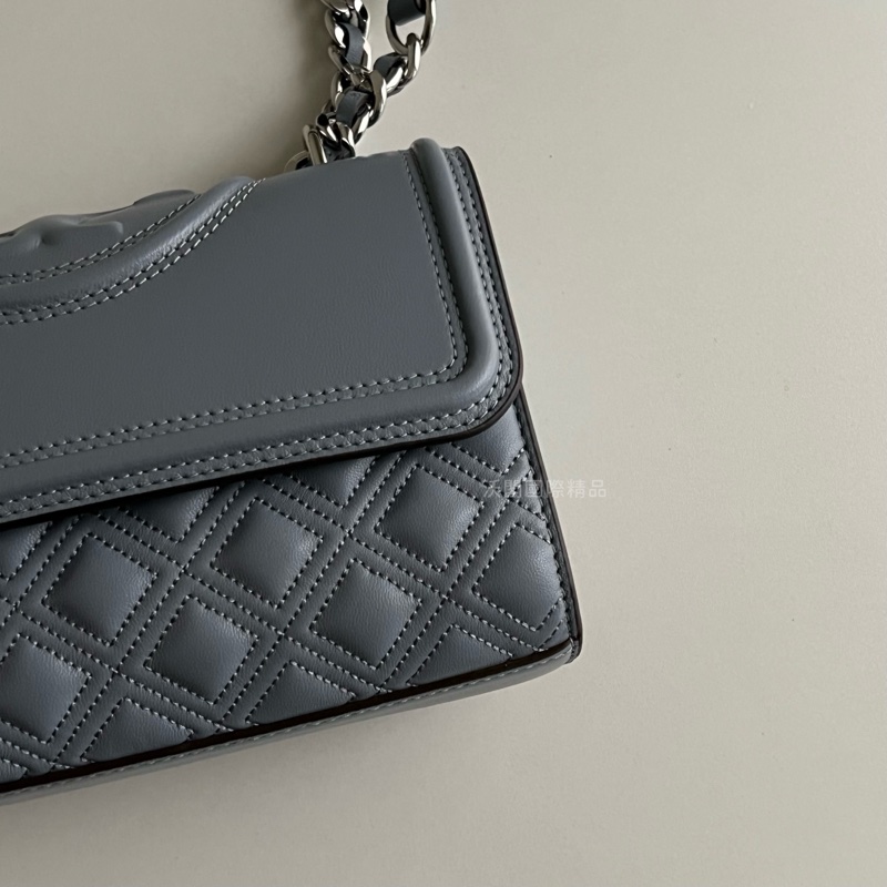 Tory Burch 鏈條流蘇斜背包 (霧霾灰藍)-17