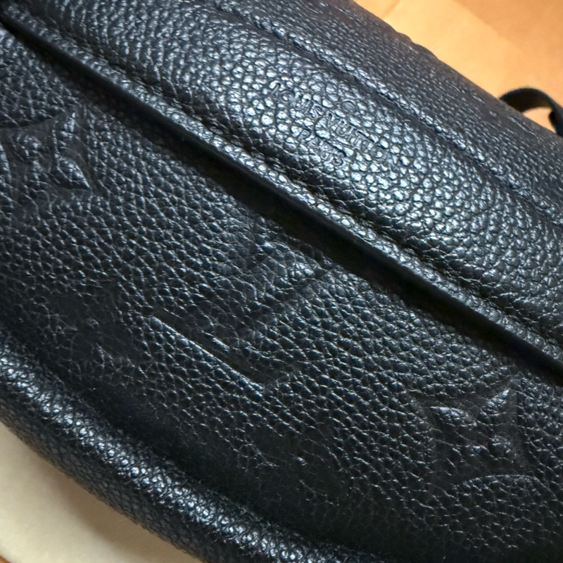 LOUIS VUITTON Bumbag 腰包23-1