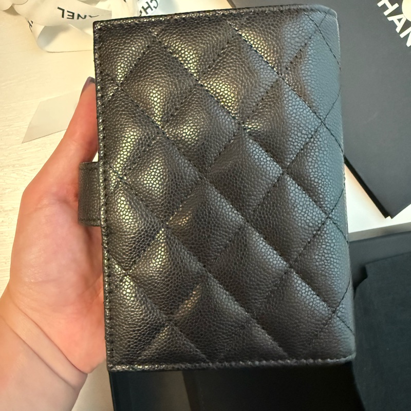 💖Chanel 經典款 護照夾 皮夾💖 黑色荔枝皮 金釦 全新全配-7