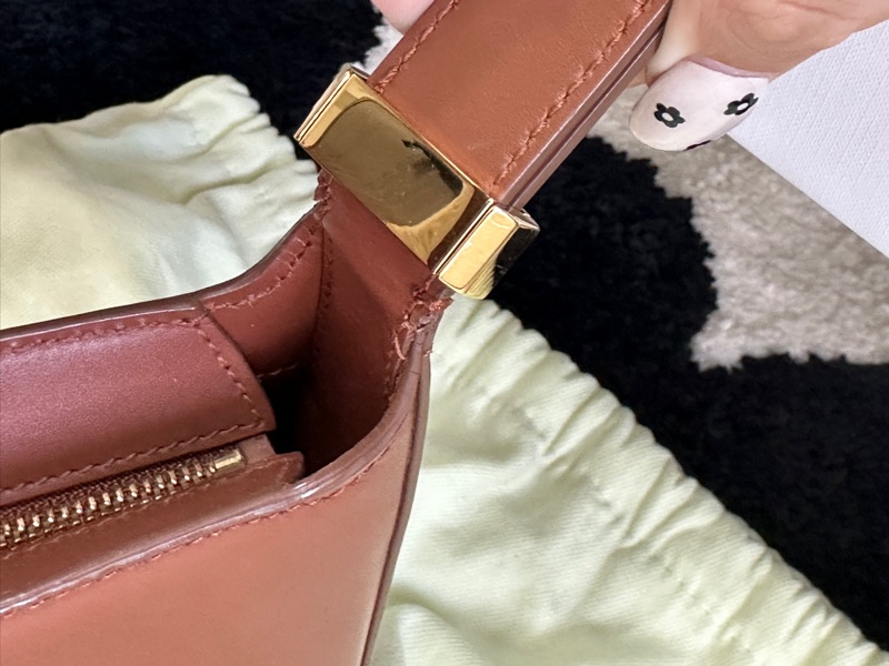 Burberry TB Logo 棕色腋下包-2