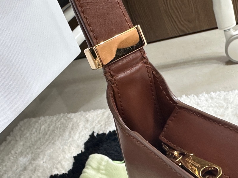 Burberry TB Logo 棕色腋下包-3