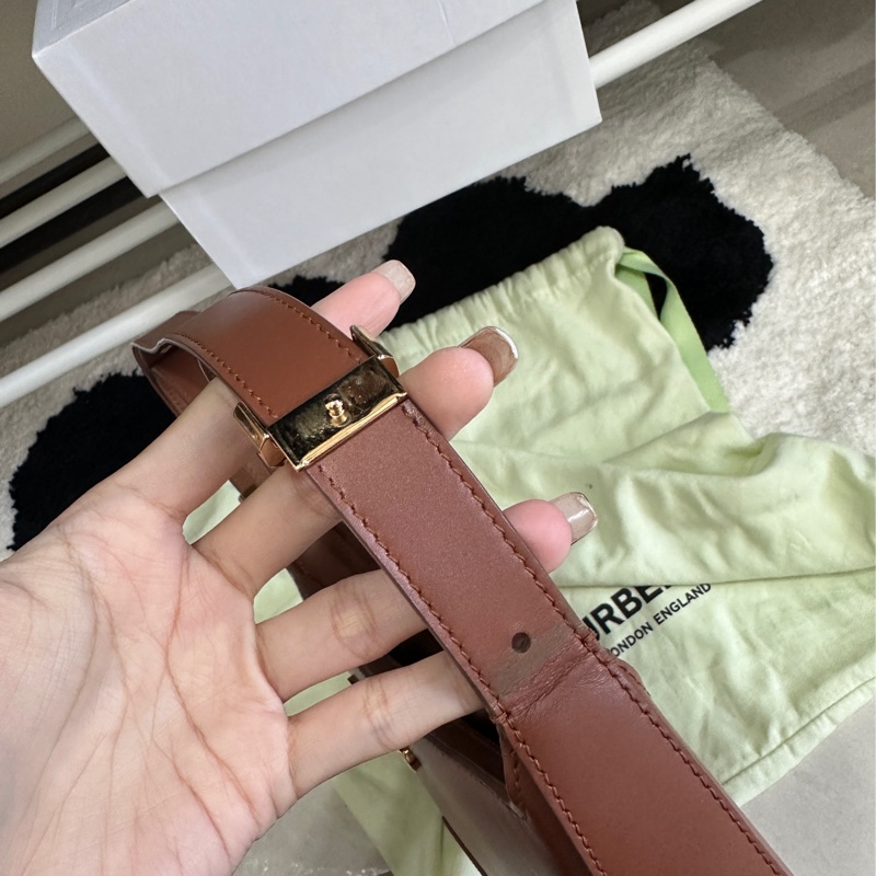 Burberry TB Logo 棕色腋下包-15