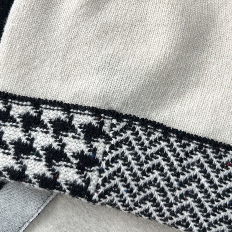 Chanel 22K 黑白配色 黑色 白色 立體雙C 千鳥格 針織 毛線帽 冷帽 帽子-3