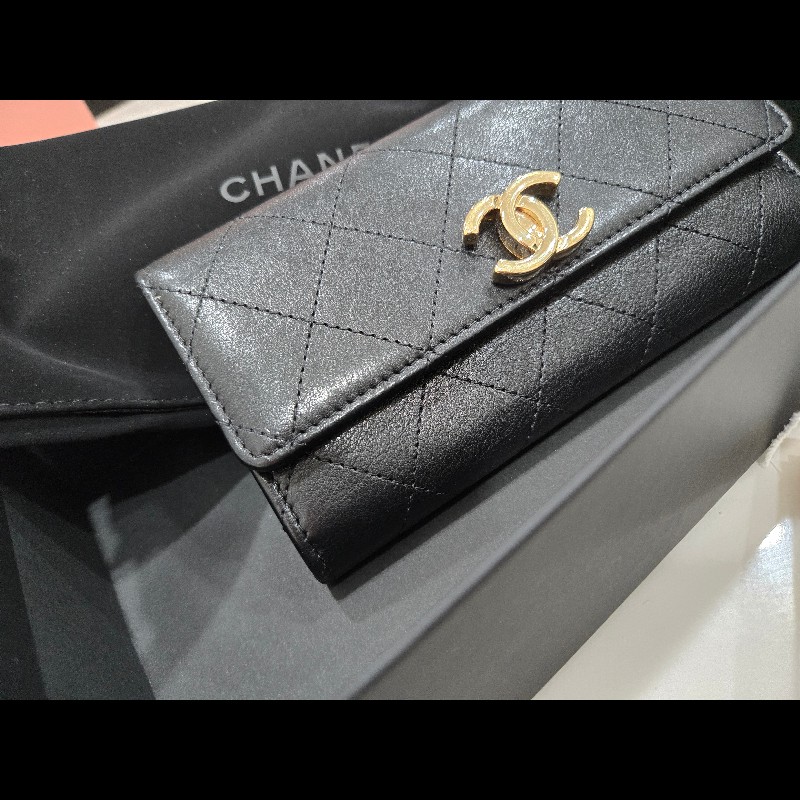 Chanel 經典轉釦 實用款中夾-1