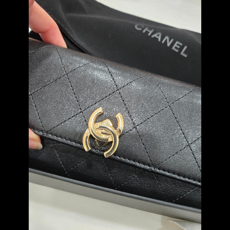 Chanel 經典轉釦 實用款中夾-10