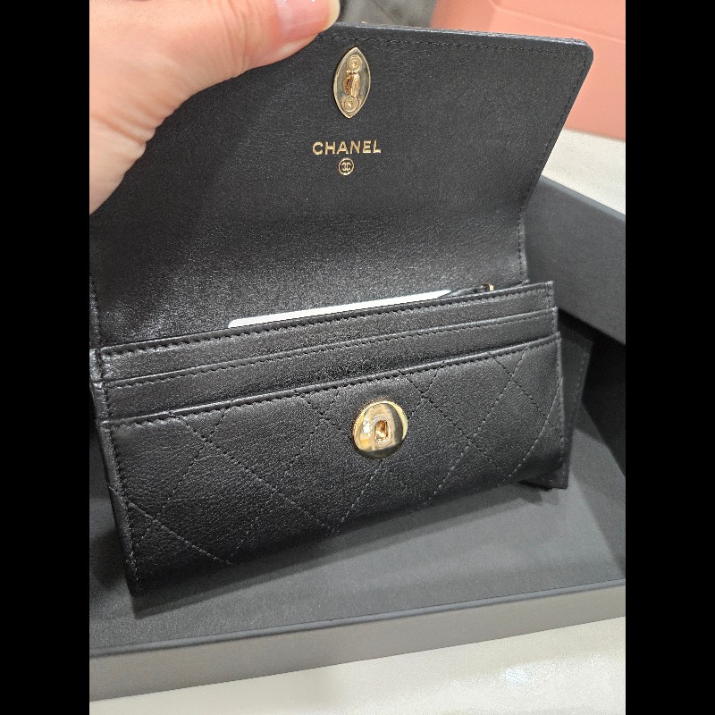 Chanel 經典轉釦 實用款中夾-20