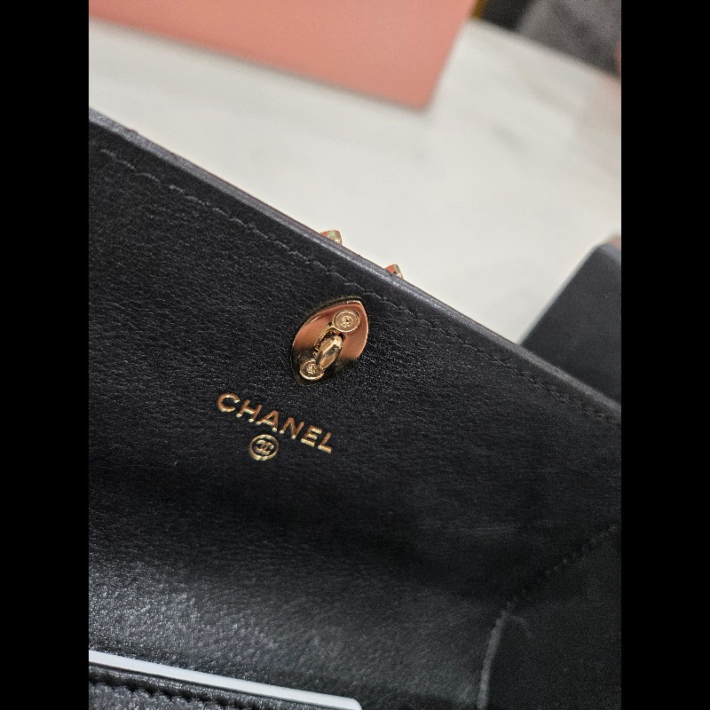 Chanel 經典轉釦 實用款中夾-32