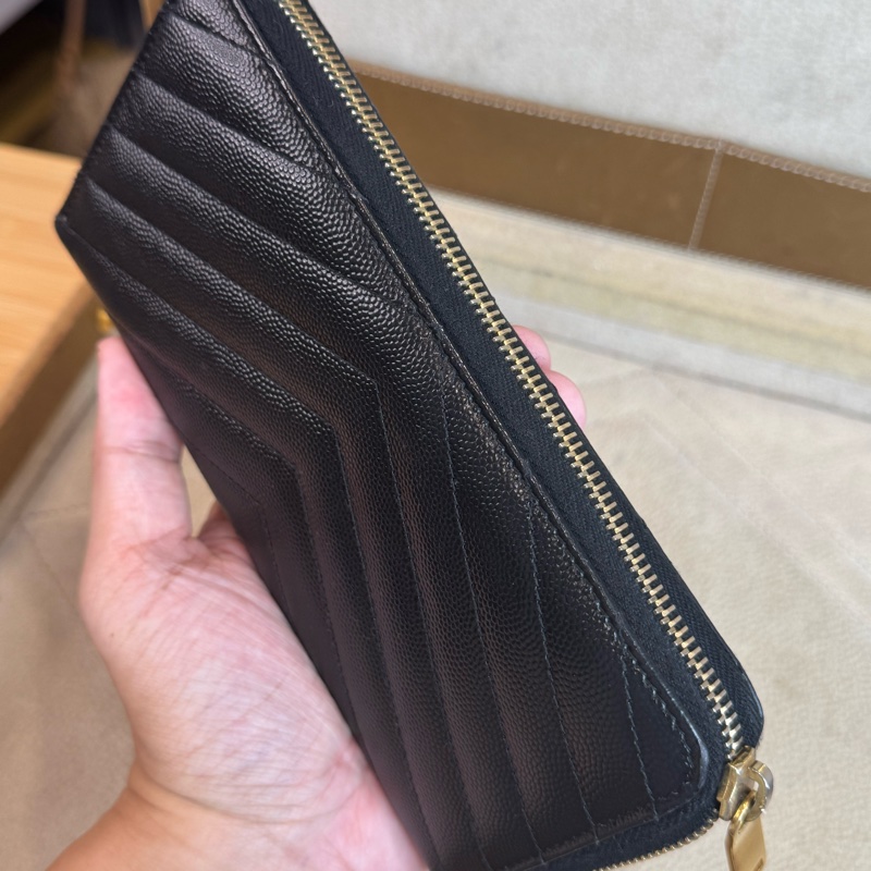 上架中🔑Saint Laurent (YSL) YSL金釦魚子醬壓紋拉鍊長夾-12