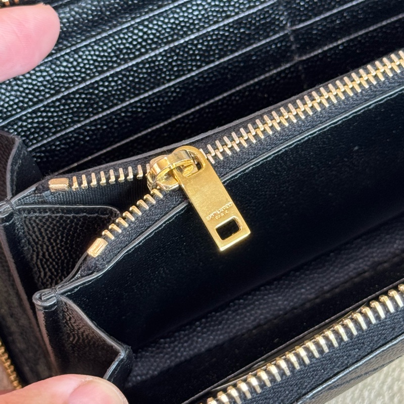 上架中🔑Saint Laurent (YSL) YSL金釦魚子醬壓紋拉鍊長夾-14