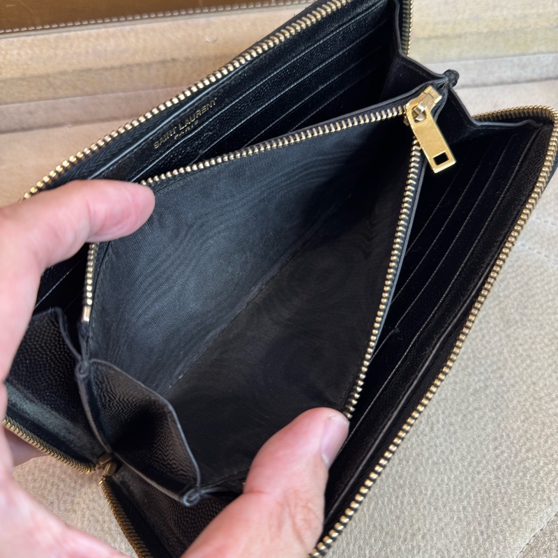 上架中🔑Saint Laurent (YSL) YSL金釦魚子醬壓紋拉鍊長夾-15