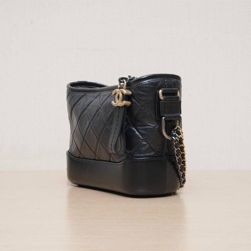 CHANEL GABRIELLE流浪小號20黑色牛皮27開金銀扣肩背包-3