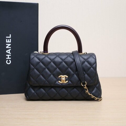 CHANEL CocoHandle小號24黑色荔枝牛皮29開金扣肩背包