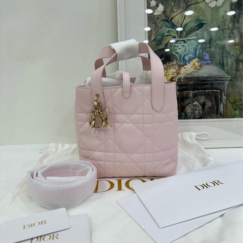 Dior/迪奧 櫻花粉toujours豎版小號菜籃 25編碼 全新 有原購證 尺寸：16*12*18cm-0