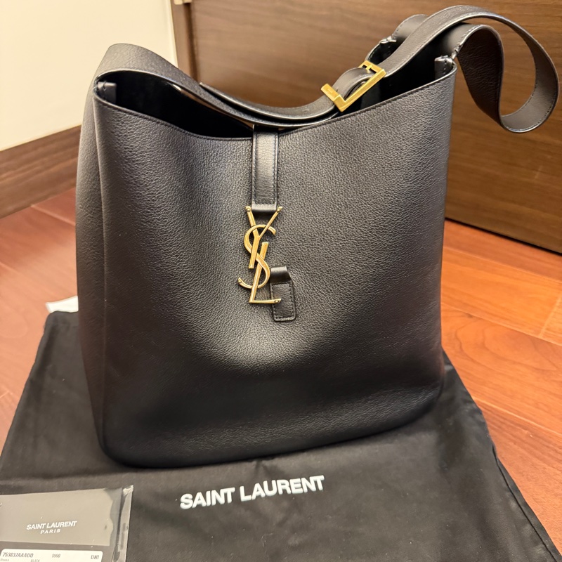 SAINT LAURENT LE5A7HOBO大號黑色牛皮金扣肩背包-0