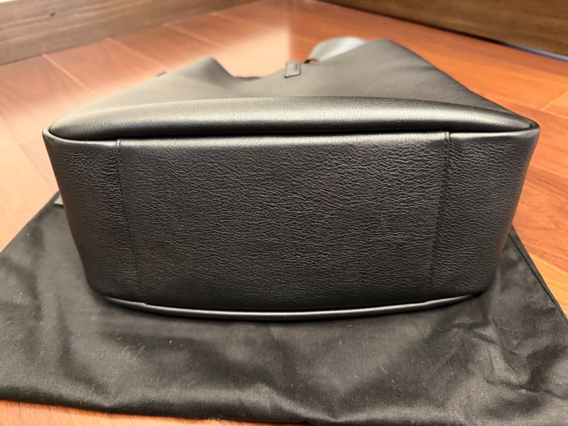 SAINT LAURENT LE5A7HOBO大號黑色牛皮金扣肩背包-2