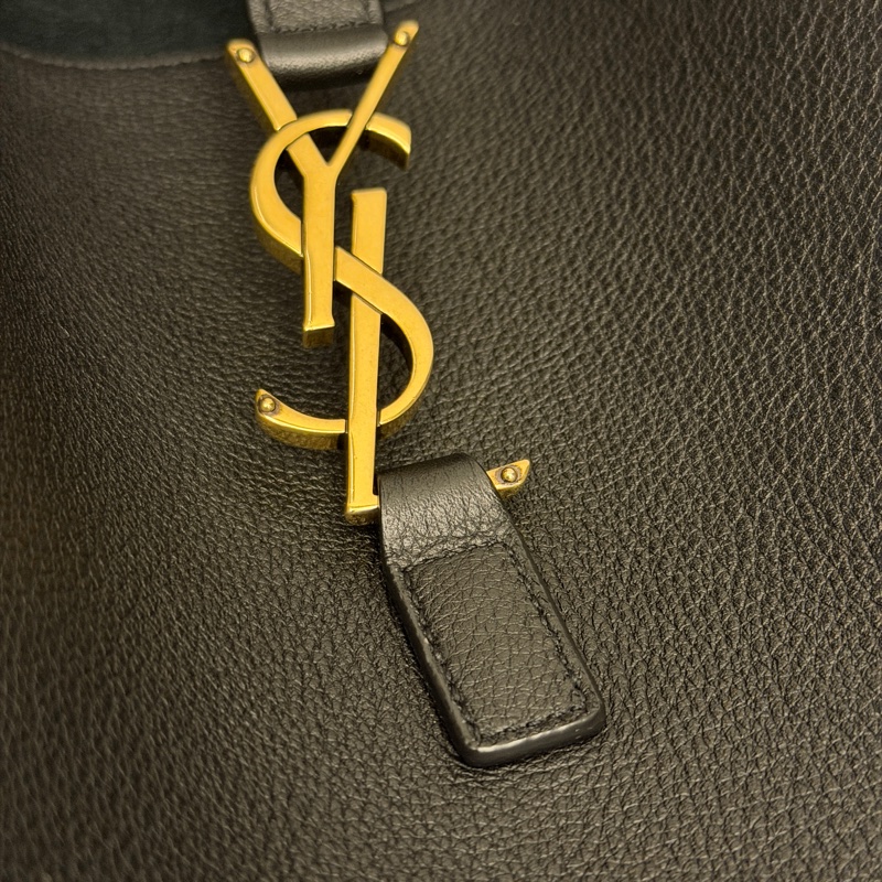 SAINT LAURENT LE5A7HOBO大號黑色牛皮金扣肩背包-3