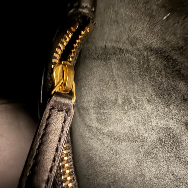 SAINT LAURENT LE5A7HOBO大號黑色牛皮金扣肩背包-15