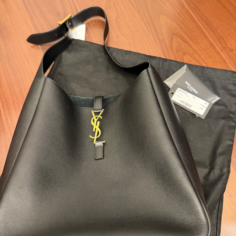 SAINT LAURENT LE5A7HOBO大號黑色牛皮金扣肩背包-22