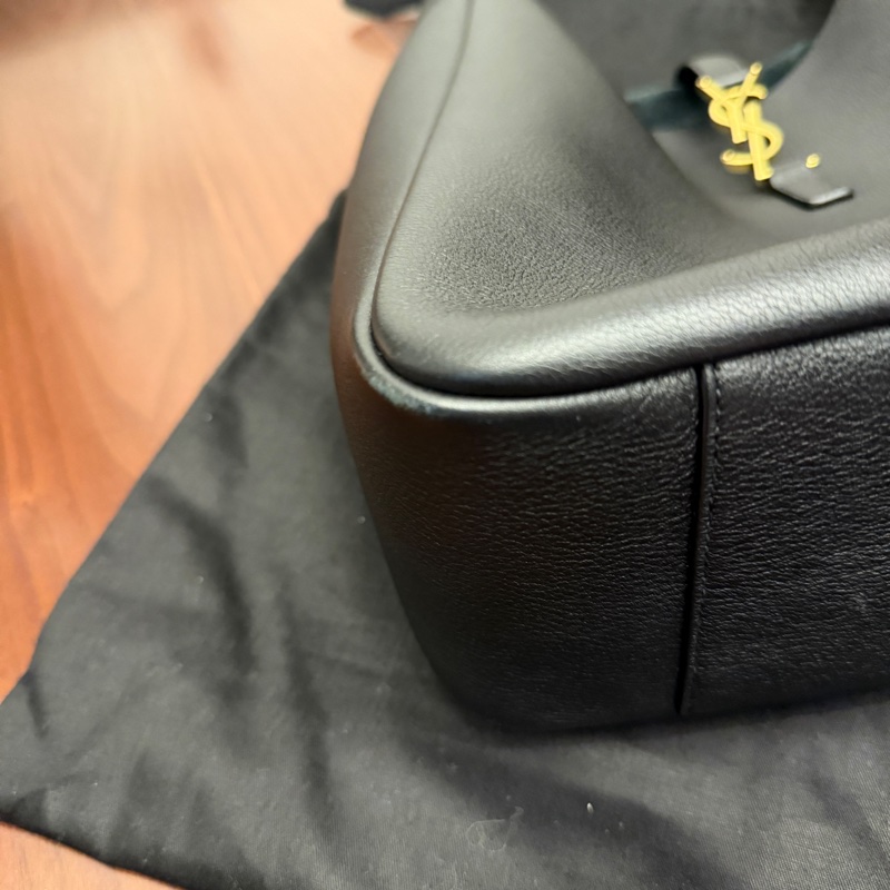 SAINT LAURENT LE5A7HOBO大號黑色牛皮金扣肩背包-24