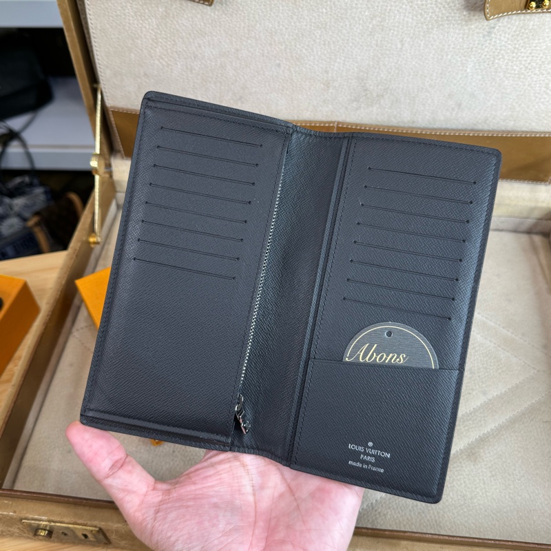 Louis Vuitton黑色原花Brazza對開長夾🖤🩶帥氣實用-8