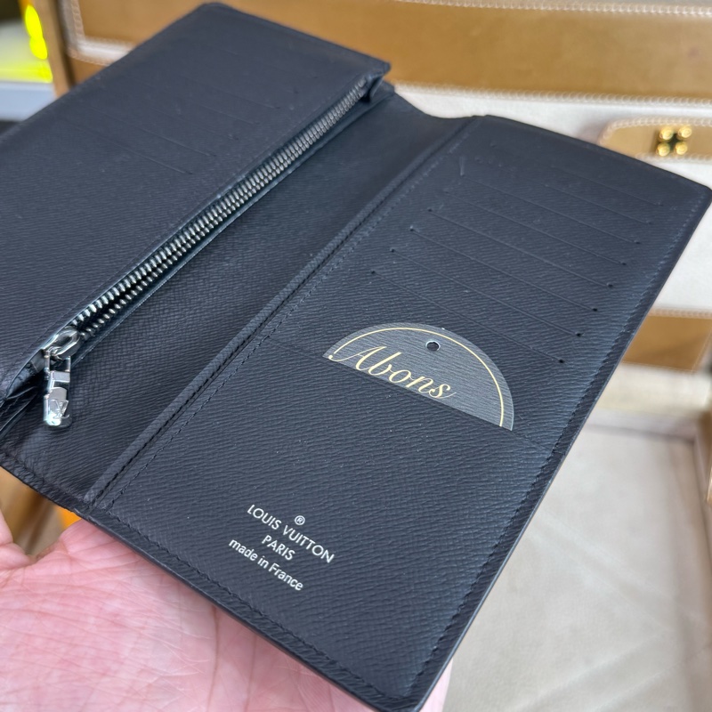 Louis Vuitton黑色原花Brazza對開長夾🖤🩶帥氣實用-10