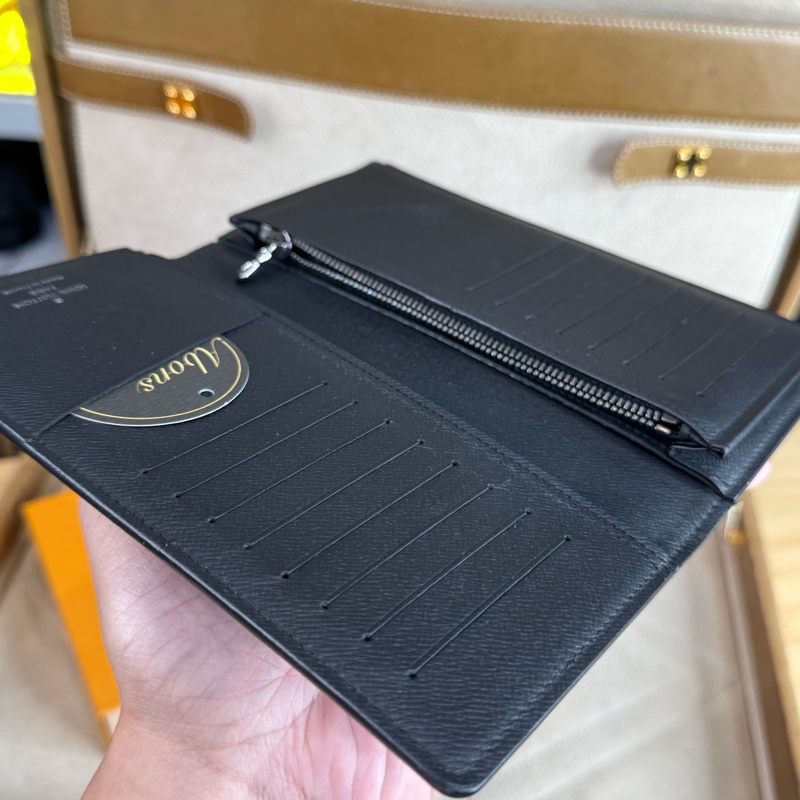 Louis Vuitton黑色原花Brazza對開長夾🖤🩶帥氣實用-11