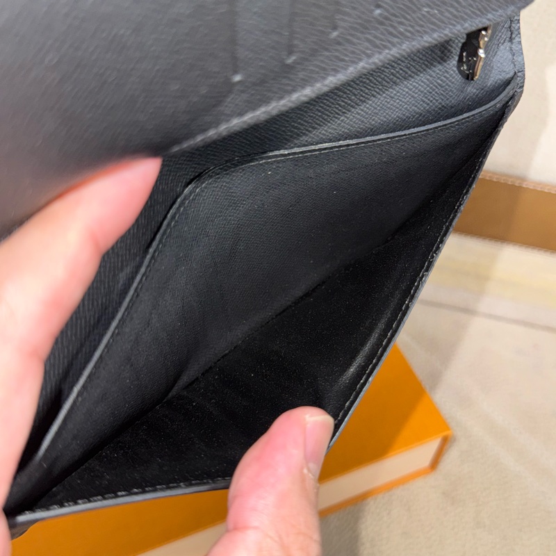 Louis Vuitton黑色原花Brazza對開長夾🖤🩶帥氣實用-13