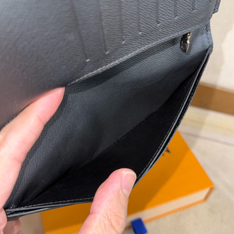 Louis Vuitton黑色原花Brazza對開長夾🖤🩶帥氣實用-14