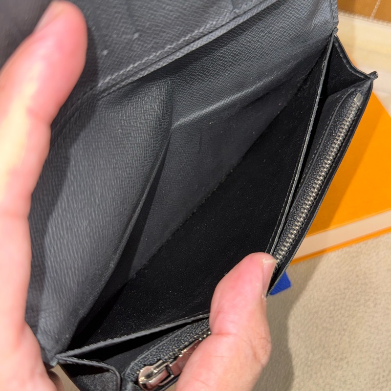 Louis Vuitton黑色原花Brazza對開長夾🖤🩶帥氣實用-15