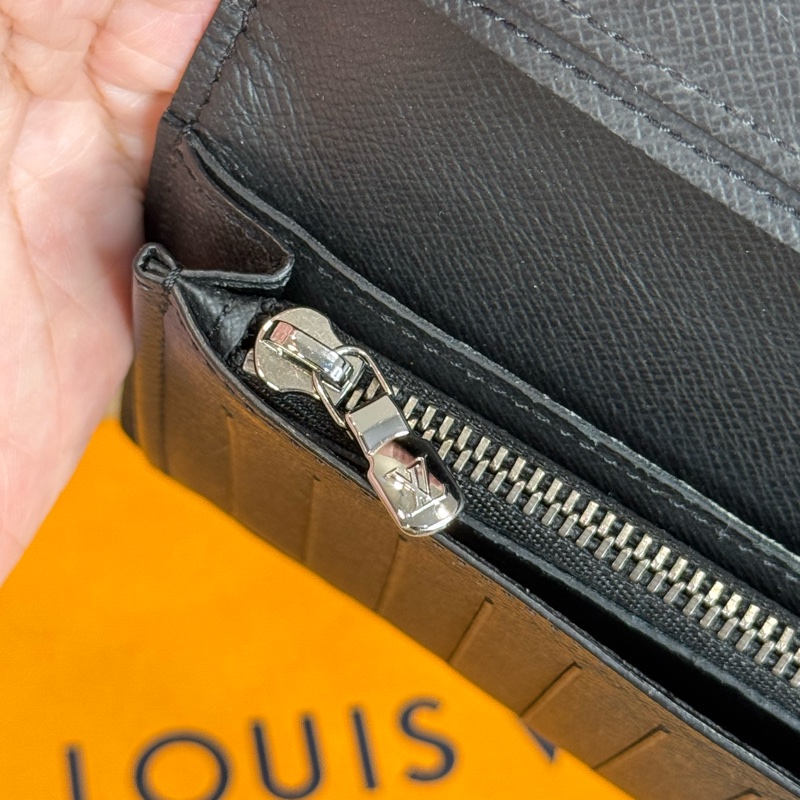 Louis Vuitton黑色原花Brazza對開長夾🖤🩶帥氣實用-17