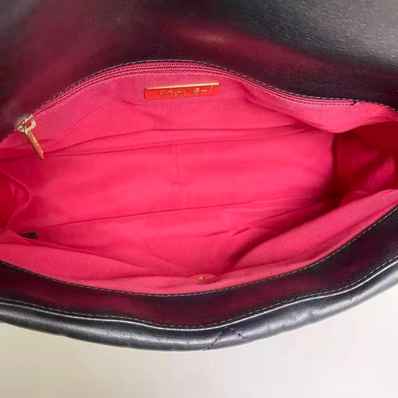 🌷秋冬必備！Chanel 香奈兒 19Bag 黑金菱格紋 全皮 中號-7